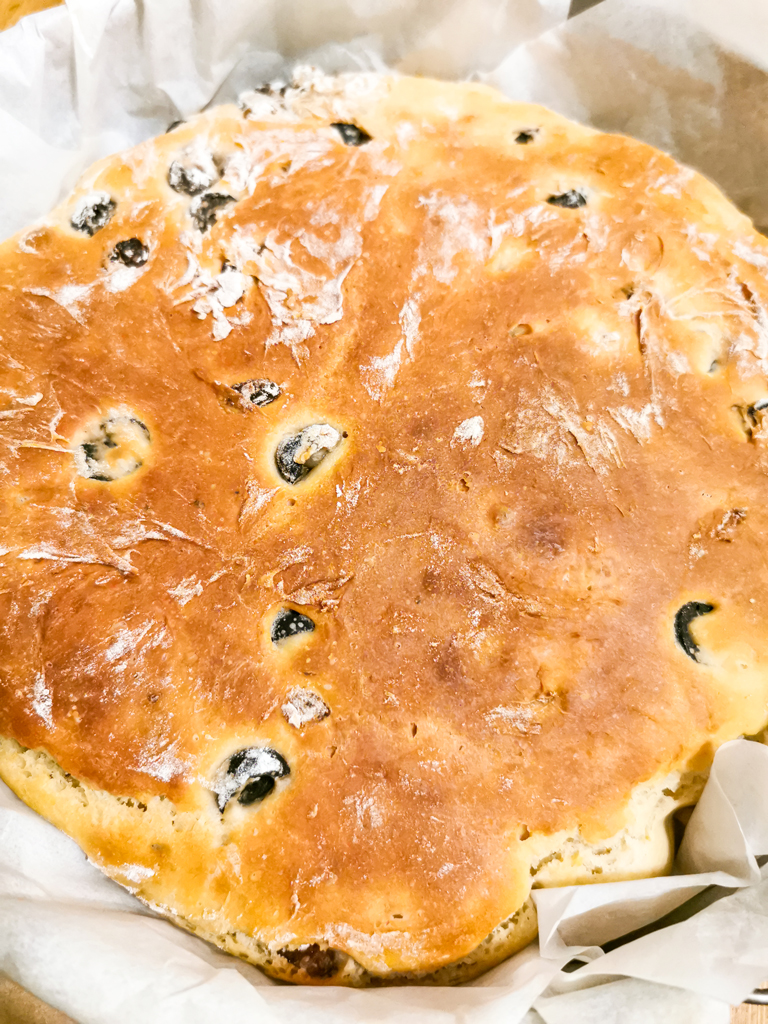 bread with black olives and raisin rains